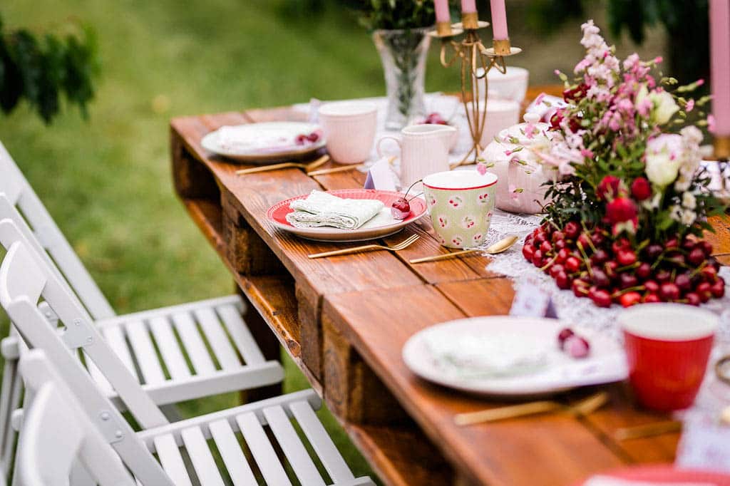 Tischdekoration Hochzeit rot rosa - Floristik mit Kirschen