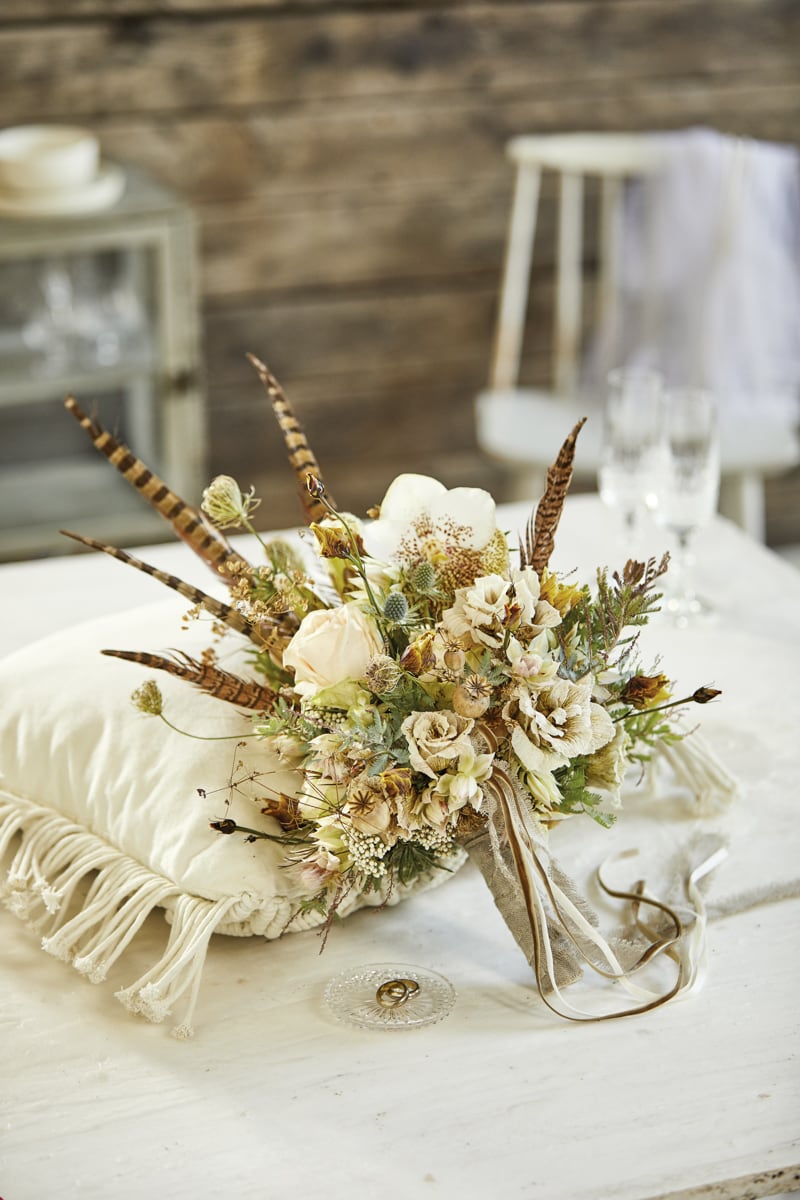 Hochzeitsfloristik Brautstraß - Blumen Orchideen in weiß und braun