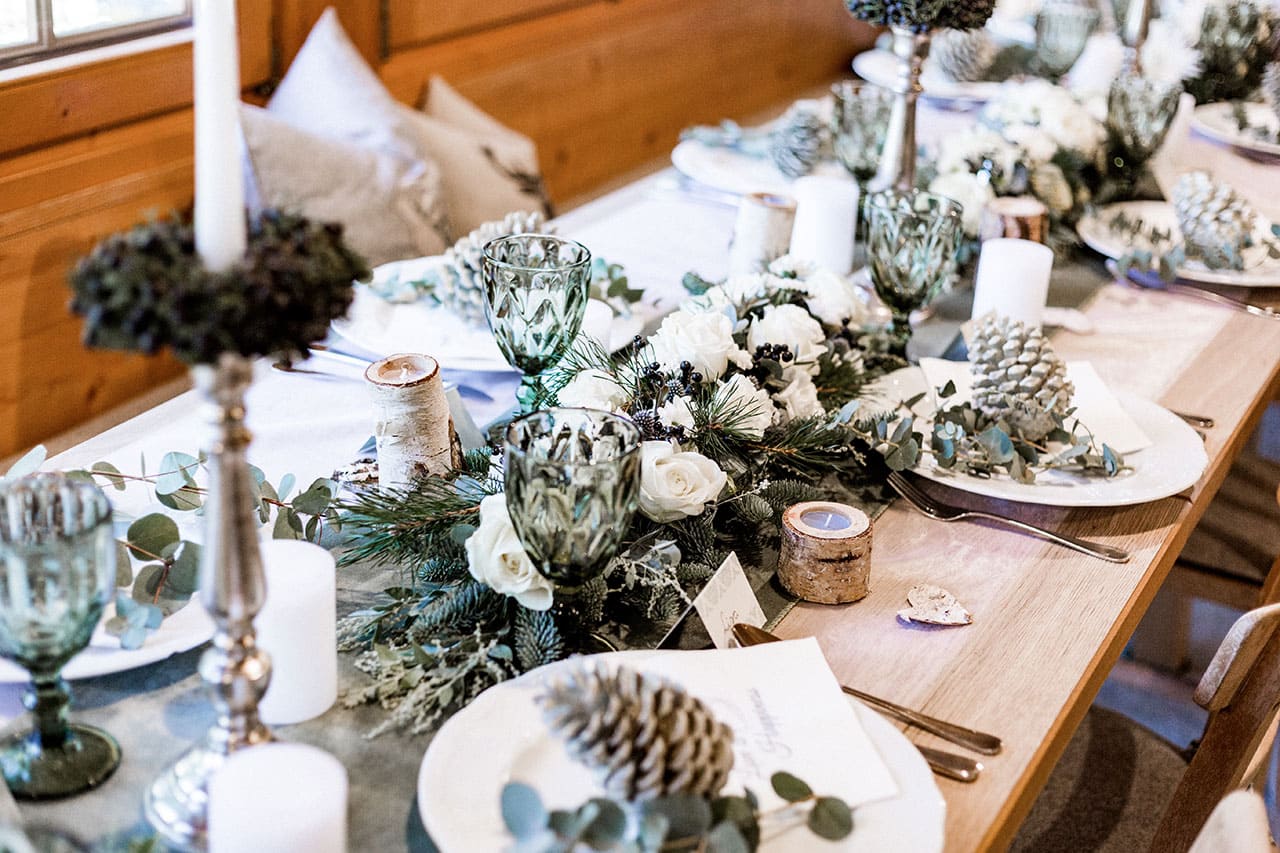 Tischdekoration Blumen Hochzeit in Weiß 
