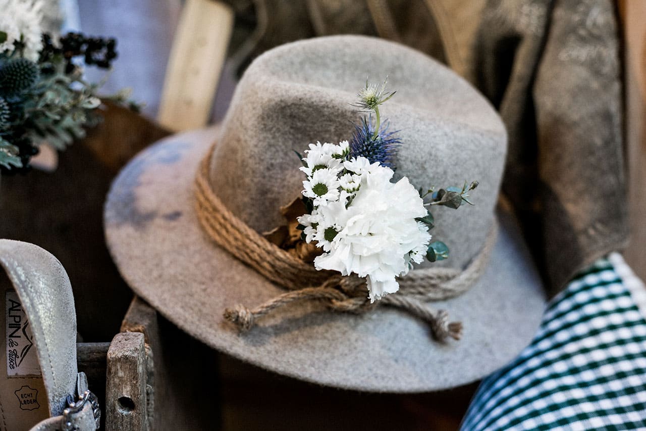 Blumenschmuck für den Hut